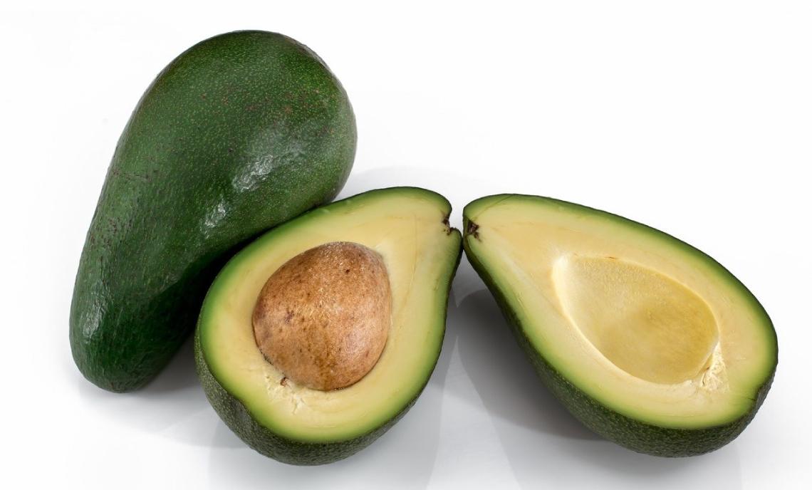 Thanks to avocado oil benefits, we are able to pamper ourselves inside and out.